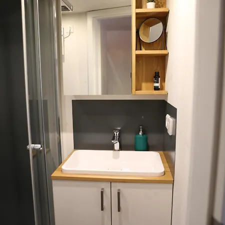 Klitzeklein Tinyhouse Mit Fass Sauna Vakantiehuis